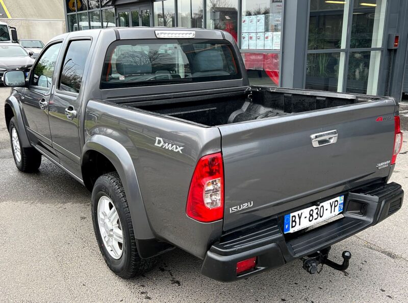 ISUZU D-MAX 3.0 TD 163 Cv 4WD DOUBLE CABINE 5 PLACES BOITE AUTO GPS ATTELAGE 59 600 Kms Garantie1an