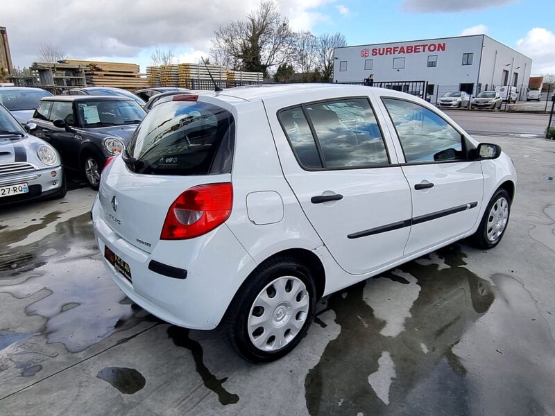 RENAULT CLIO III 1.5 dCi 70 Pack Authentique 