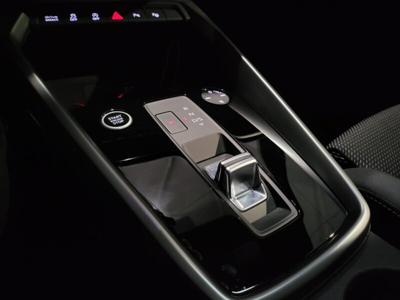 AUDI A3 35 TFSI /150 cv / s-LINE /TOIT PANO/CARPLAY