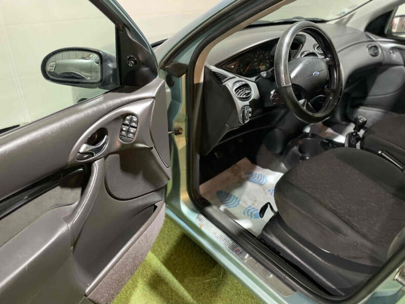 FORD FOCUS I Clipper 2001 2.0 131cv