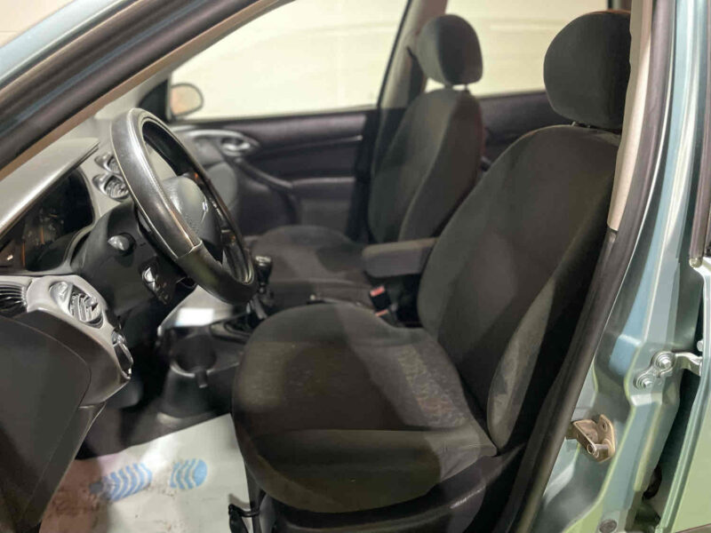 FORD FOCUS I Clipper 2001 2.0 131cv