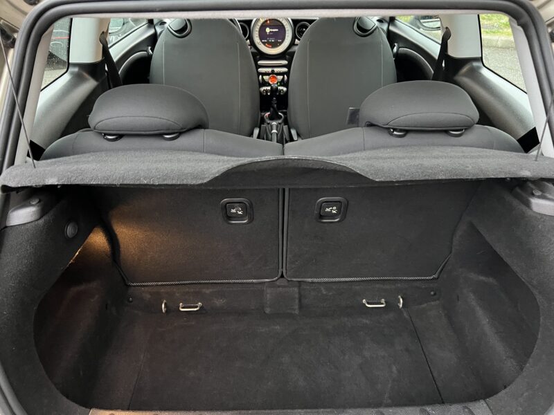 MINI MINI COOPER II R56 1.6 120 Cv BOITE AUTOMATIQUE / TOIT OUVRANT GPS 70 800 Kms - Garantie1an