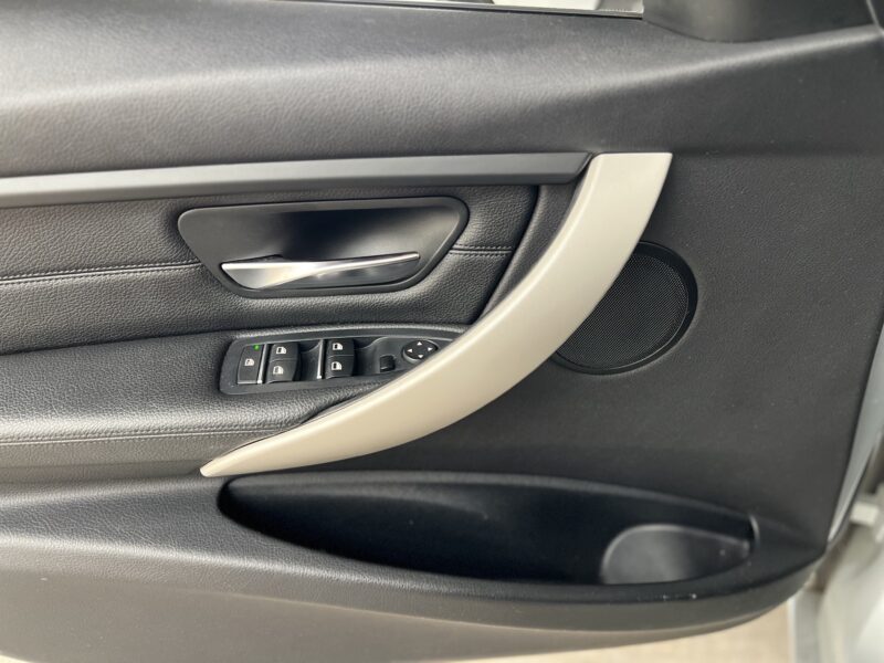 BMW SERIE 3320d xDrive Advantage 190 CH 1ER M