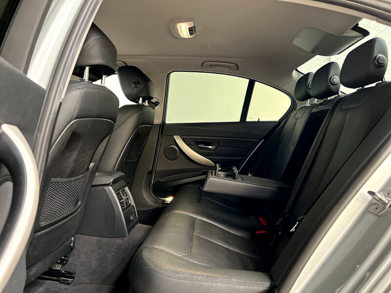 BMW SERIE 3320d xDrive Advantage 190 CH 1ER M