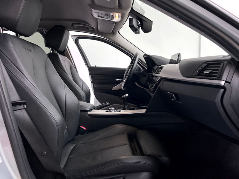 BMW SERIE 3320d xDrive Advantage 190 CH 1ER M