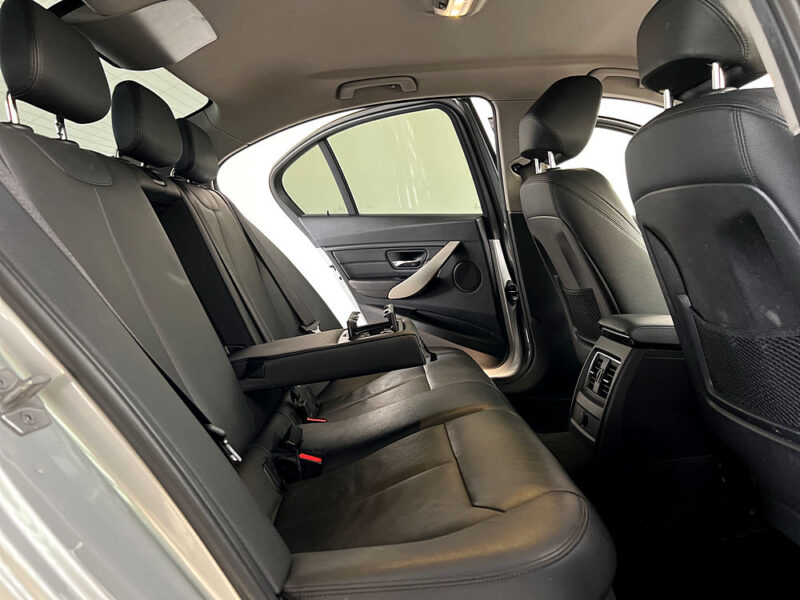 BMW SERIE 3320d xDrive Advantage 190 CH 1ER M