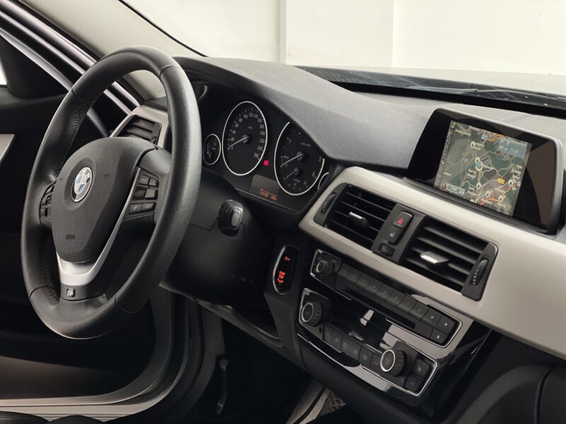 BMW SERIE 3320d xDrive Advantage 190 CH 1ER M