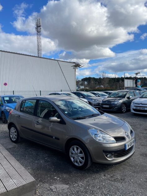 RENAULT CLIO III 1.5 dci 