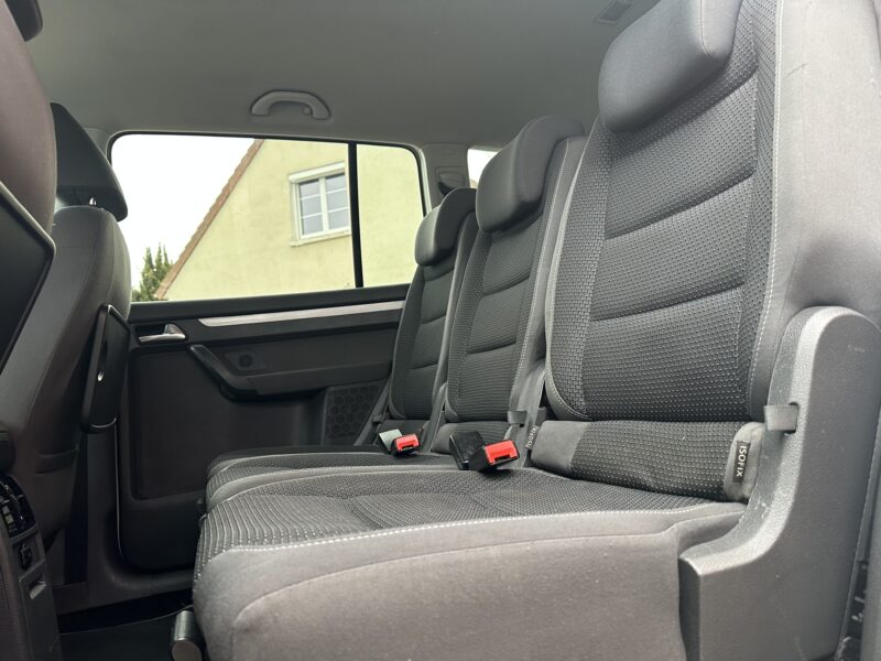 VOLKSWAGEN TOURAN 2010