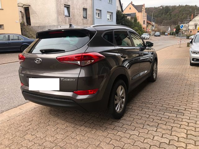HYUNDAI TUCSON 1.7 CRDI 2 WD 116CH 1ER M
