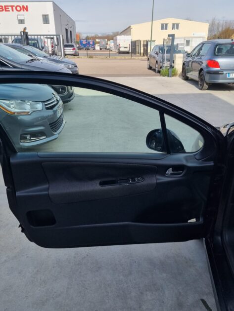 PEUGEOT 2071.6 HDi 110 Sport Pack 