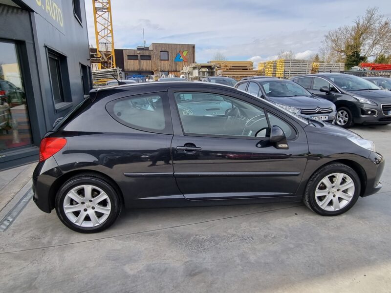 PEUGEOT 2071.6 HDi 110 Sport Pack 