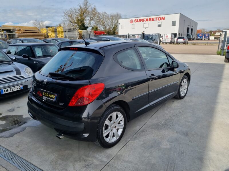 PEUGEOT 2071.6 HDi 110 Sport Pack 