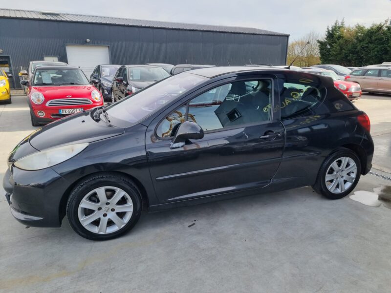 PEUGEOT 2071.6 HDi 110 Sport Pack 