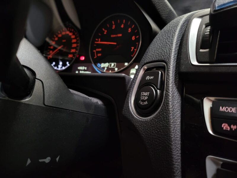 B.M.W. SERIE 1 120i 177cv URBAN CHIC BVA TOIT OUVRANT / 