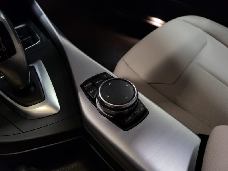 B.M.W. SERIE 1 120i 177cv URBAN CHIC BVA TOIT OUVRANT / 