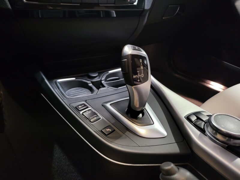 B.M.W. SERIE 1 120i 177cv URBAN CHIC BVA TOIT OUVRANT / 