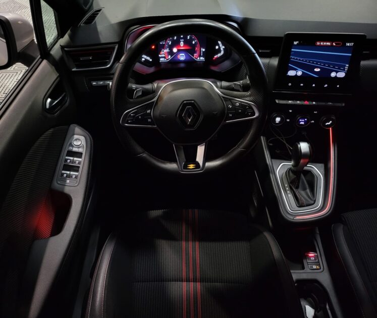     RENAULT CLIO V 1.3 TCe 130 cv RS LINE CAMERA / CARPLAY / BOITE AUTO