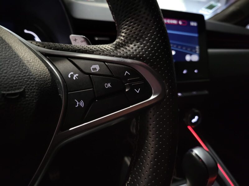     RENAULT CLIO V 1.3 TCe 130 cv RS LINE CAMERA / CARPLAY / BOITE AUTO