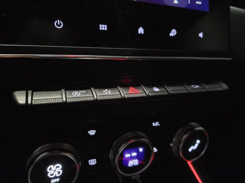     RENAULT CLIO V 1.3 TCe 130 cv RS LINE CAMERA / CARPLAY / BOITE AUTO