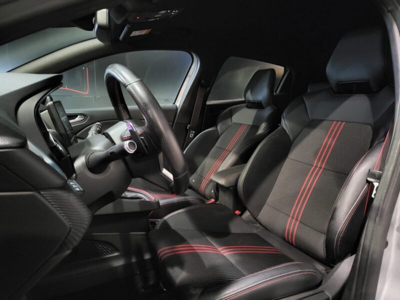     RENAULT CLIO V 1.3 TCe 130 cv RS LINE CAMERA / CARPLAY / BOITE AUTO