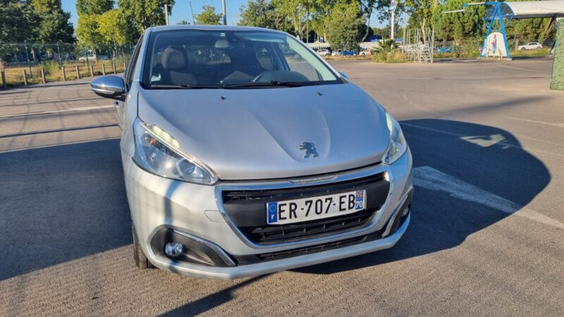 PEUGEOT 208  2017