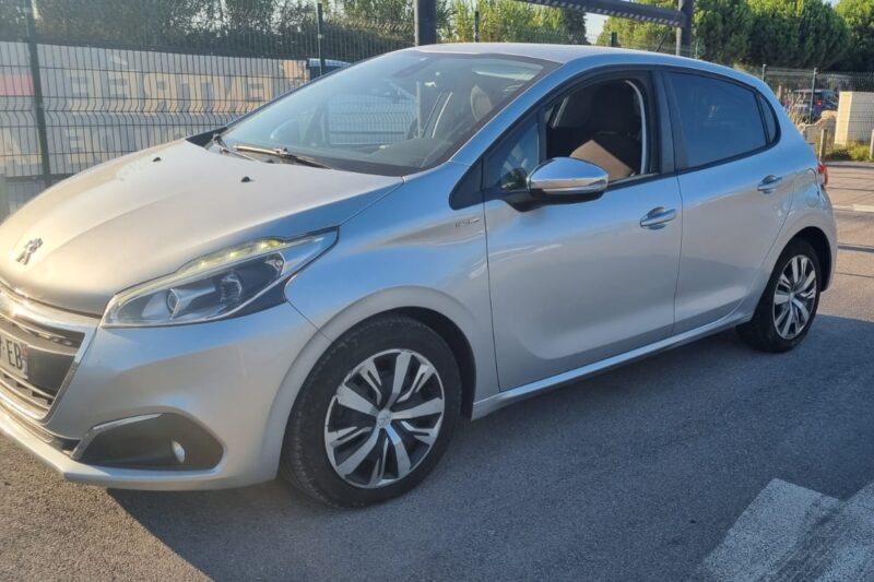 PEUGEOT 208  2017
