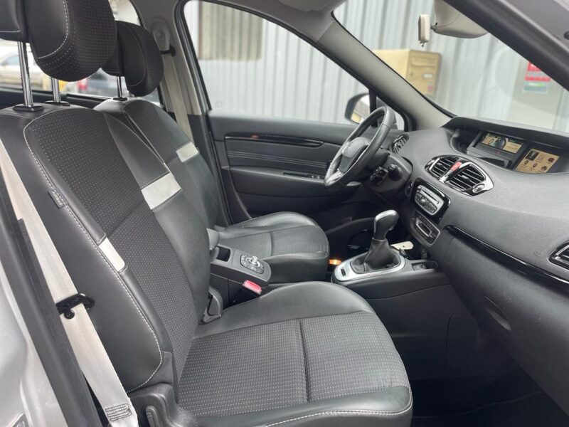 RENAULT SCÉNIC III 2012