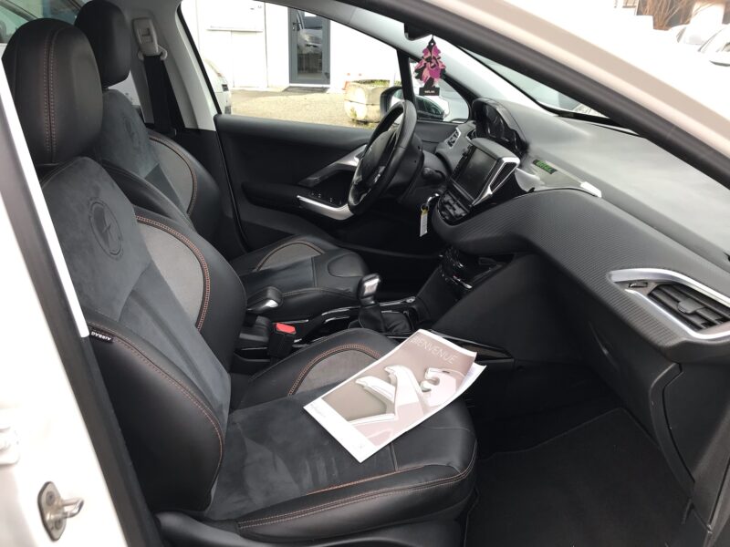 PEUGEOT 2008 - 1.2 PURETECH 110cv S&S CROSSWAY - GARANTIE 6 MOIS