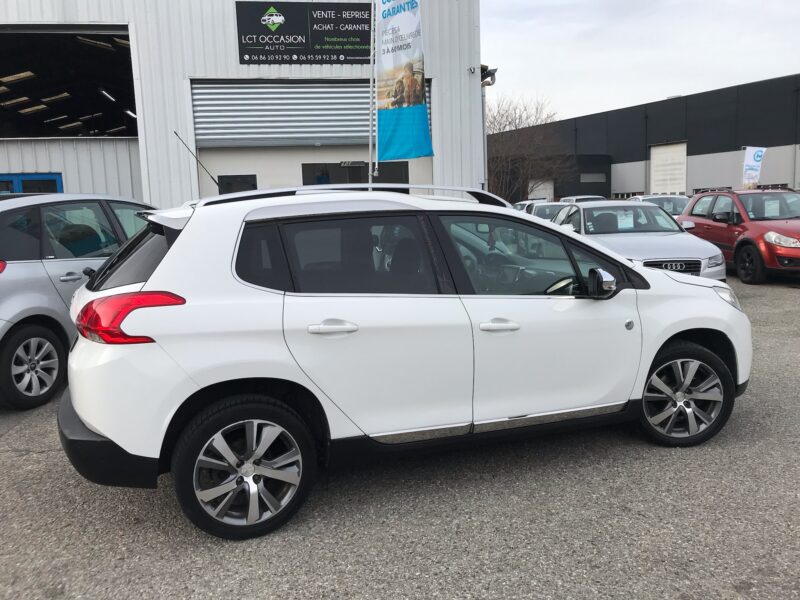 PEUGEOT 2008 - 1.2 PURETECH 110cv S&S CROSSWAY - GARANTIE 6 MOIS