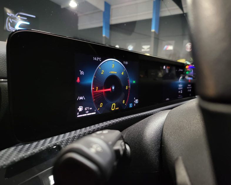 MERCEDES CLASSE A 180 d 116 cv 7G-DCT BUSINESS LINE ANGLES MORT / PARK ASSYST / CAMERA