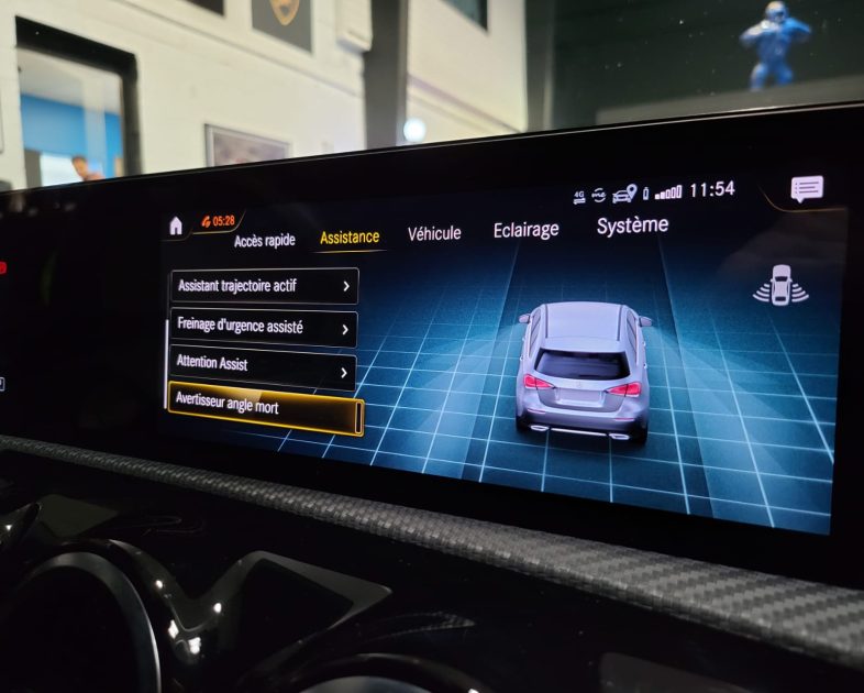 MERCEDES CLASSE A 180 d 116 cv 7G-DCT BUSINESS LINE ANGLES MORT / PARK ASSYST / CAMERA