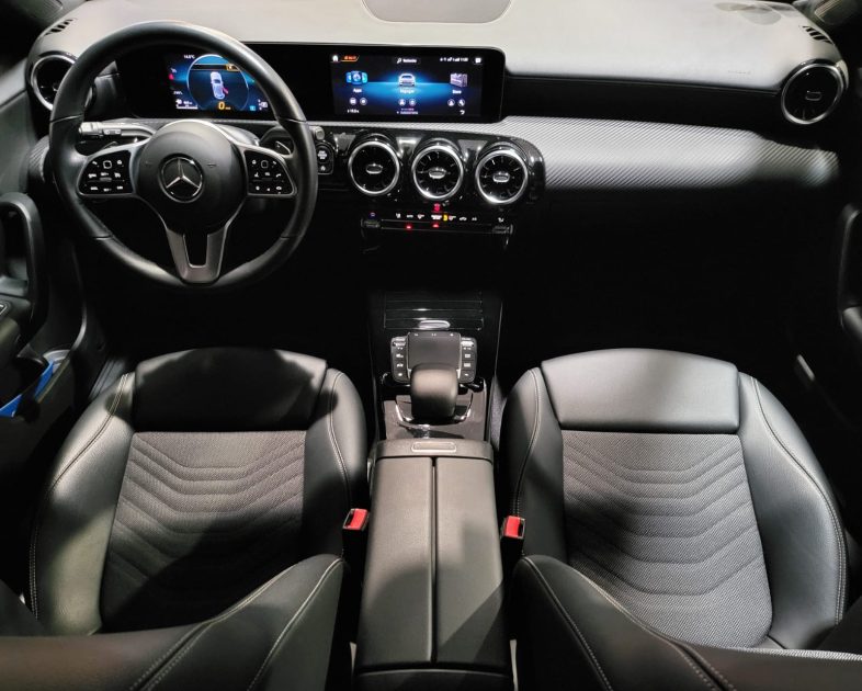 MERCEDES CLASSE A 180 d 116 cv 7G-DCT BUSINESS LINE ANGLES MORT / PARK ASSYST / CAMERA