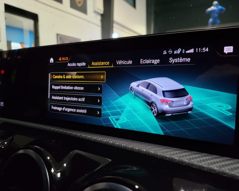 MERCEDES CLASSE A 180 d 116 cv 7G-DCT BUSINESS LINE ANGLES MORT / PARK ASSYST / CAMERA