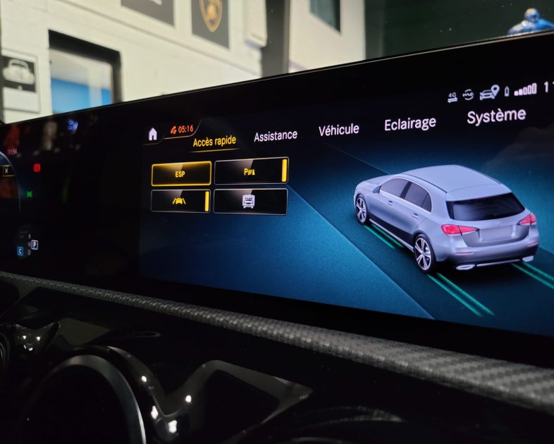 MERCEDES CLASSE A 180 d 116 cv 7G-DCT BUSINESS LINE ANGLES MORT / PARK ASSYST / CAMERA