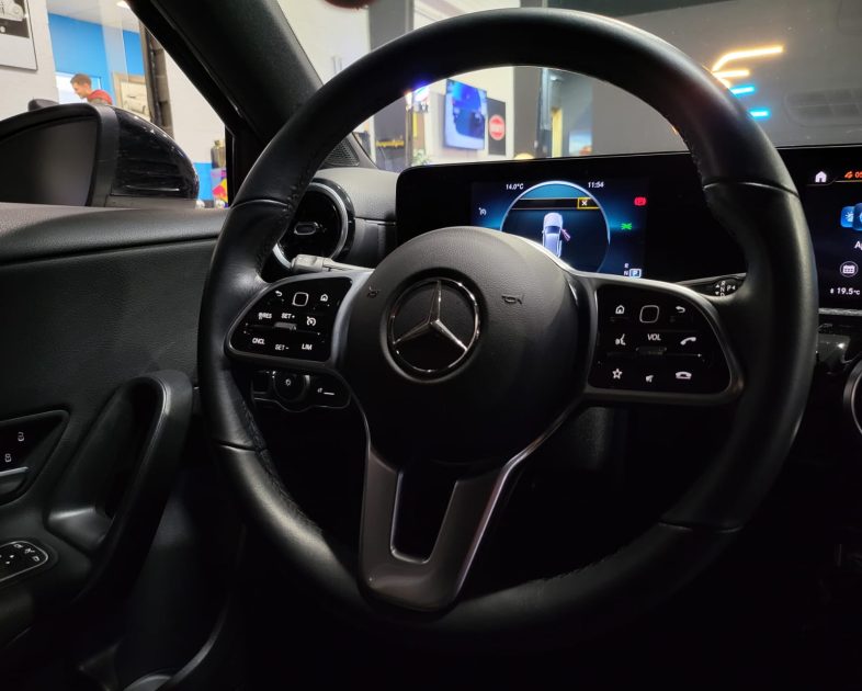 MERCEDES CLASSE A 180 d 116 cv 7G-DCT BUSINESS LINE ANGLES MORT / PARK ASSYST / CAMERA