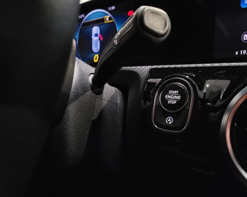 MERCEDES CLASSE A 180 d 116 cv 7G-DCT BUSINESS LINE ANGLES MORT / PARK ASSYST / CAMERA