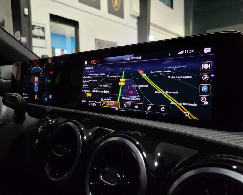 MERCEDES CLASSE A 180 d 116 cv 7G-DCT BUSINESS LINE ANGLES MORT / PARK ASSYST / CAMERA