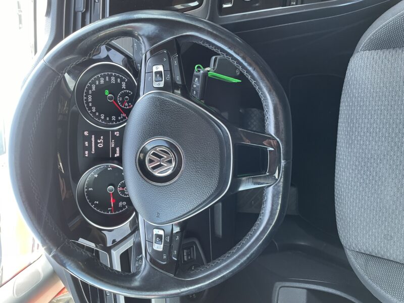 VOLKSWAGEN TOURAN 2016