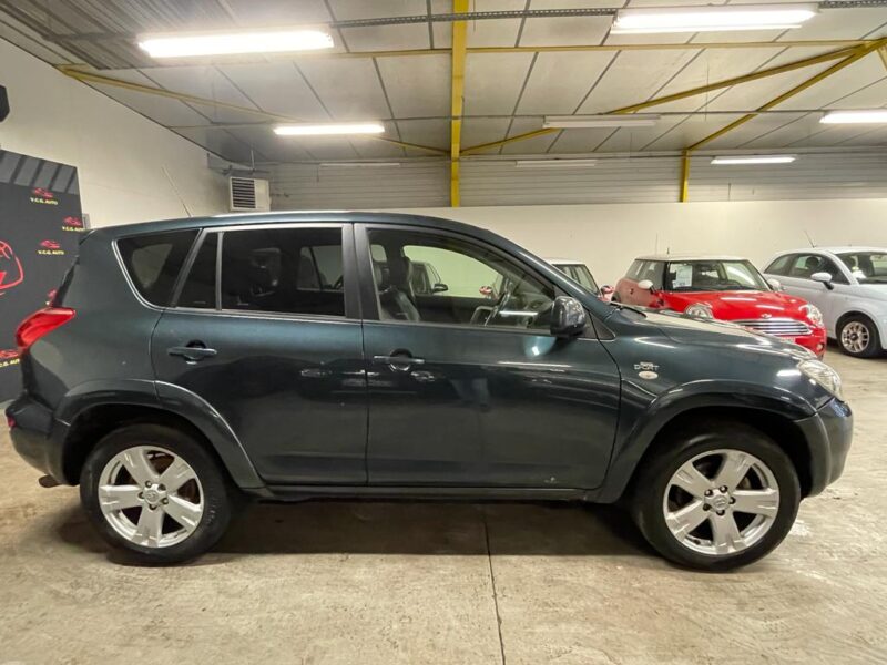 TOYOTA RAV 4 III 2.2 D 4WD 177