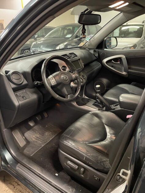 TOYOTA RAV 4 III 2.2 D 4WD 177