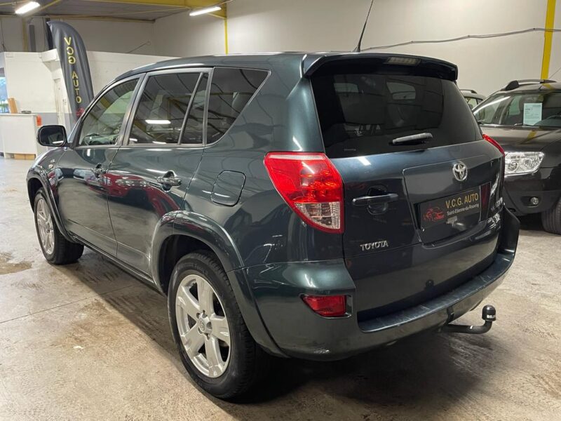 TOYOTA RAV 4 III 2.2 D 4WD 177