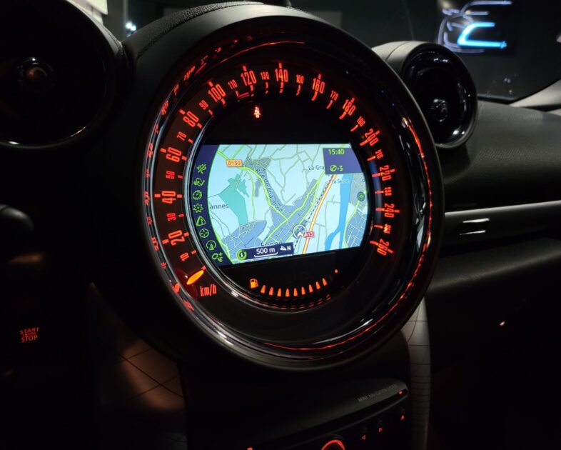 MINI COUNTRYMAN SD COOPER LCi 2.0 143cv PARK LANE TOIT OUVRANT / GPS / ATTELAGE 