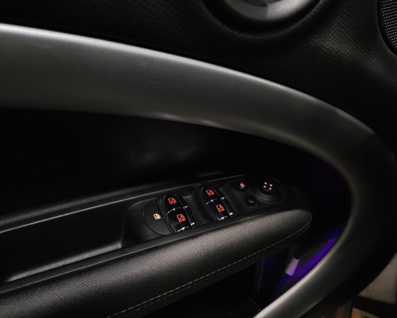 MINI COUNTRYMAN SD COOPER LCi 2.0 143cv PARK LANE TOIT OUVRANT / GPS / ATTELAGE 