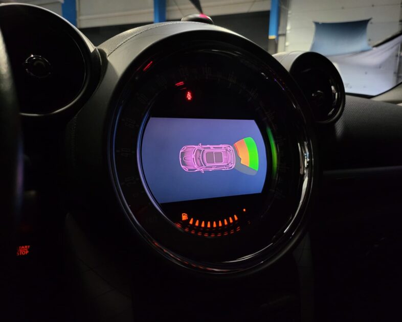 MINI COUNTRYMAN SD COOPER LCi 2.0 143cv PARK LANE TOIT OUVRANT / GPS / ATTELAGE 