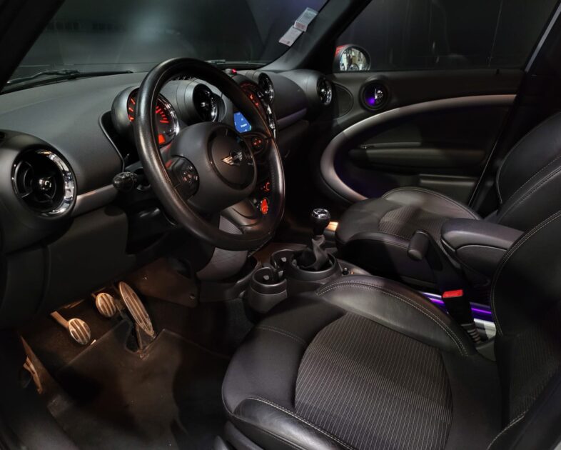 MINI COUNTRYMAN SD COOPER LCi 2.0 143cv PARK LANE TOIT OUVRANT / GPS / ATTELAGE 