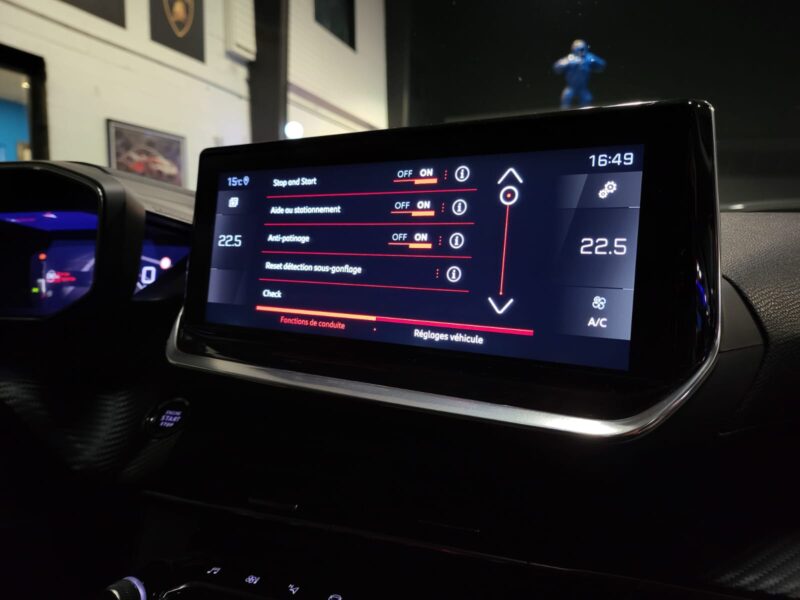 PEUGEOT 208 II 1.2 PureTech 100cv ALLURE EAT8 TOIT PANORAMIQUE / CARPLAY / I-COCKPIT