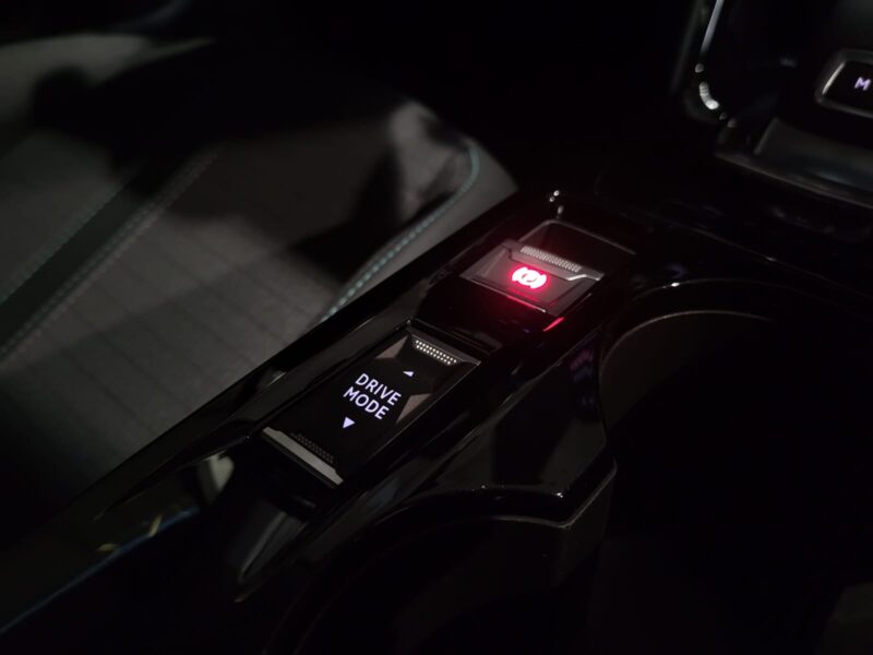 PEUGEOT 208 II 1.2 PureTech 100cv ALLURE EAT8 TOIT PANORAMIQUE / CARPLAY / I-COCKPIT