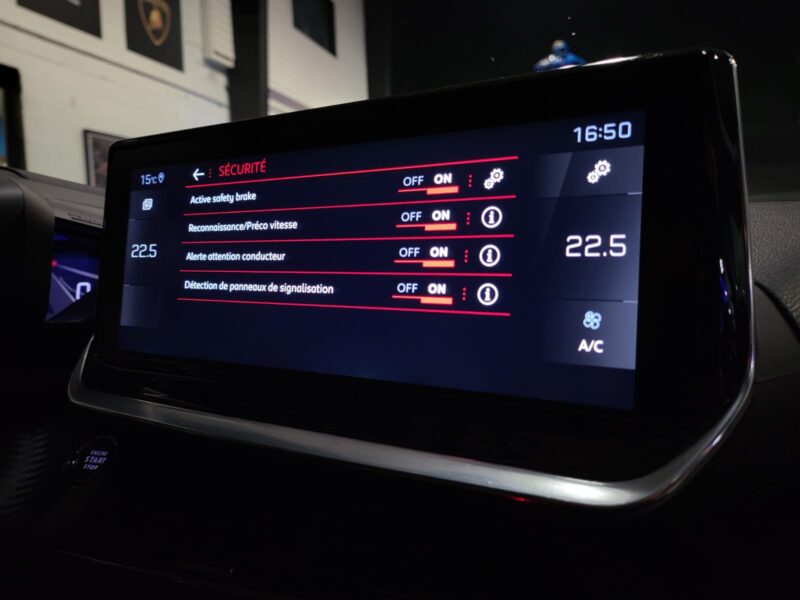 PEUGEOT 208 II 1.2 PureTech 100cv ALLURE EAT8 TOIT PANORAMIQUE / CARPLAY / I-COCKPIT