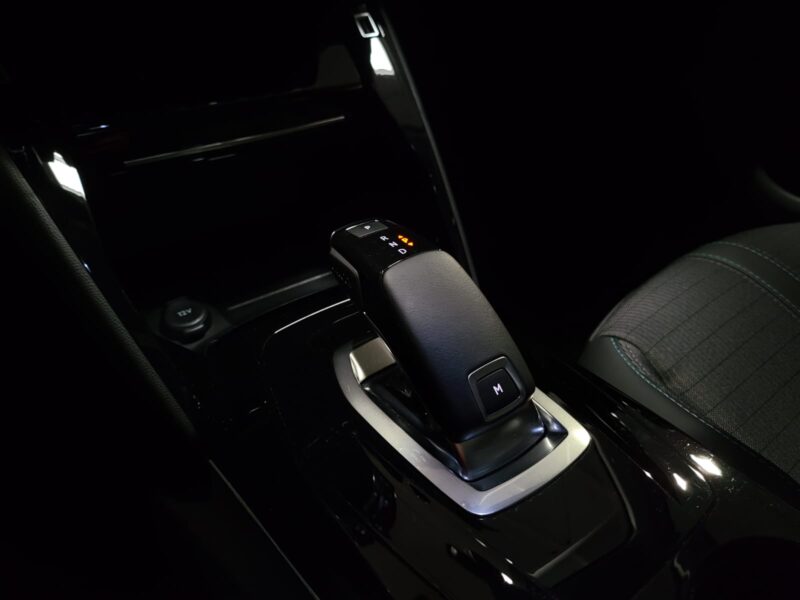 PEUGEOT 208 II 1.2 PureTech 100cv ALLURE EAT8 TOIT PANORAMIQUE / CARPLAY / I-COCKPIT